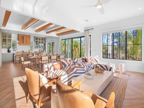 Custom Luxury Home 7 minute walk to beach and South Village